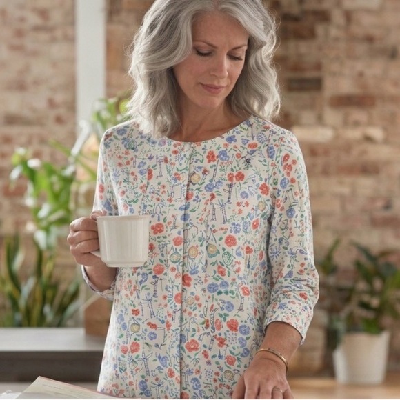 Duluth Trading Co Tops - NWT Duluth Wrinkle fighter Tunic Floral Garden Shirt Small